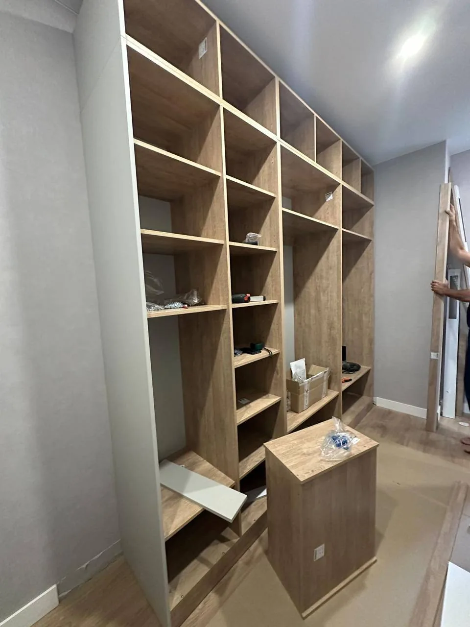 Монтаж гардеробной мастером Moderoom
